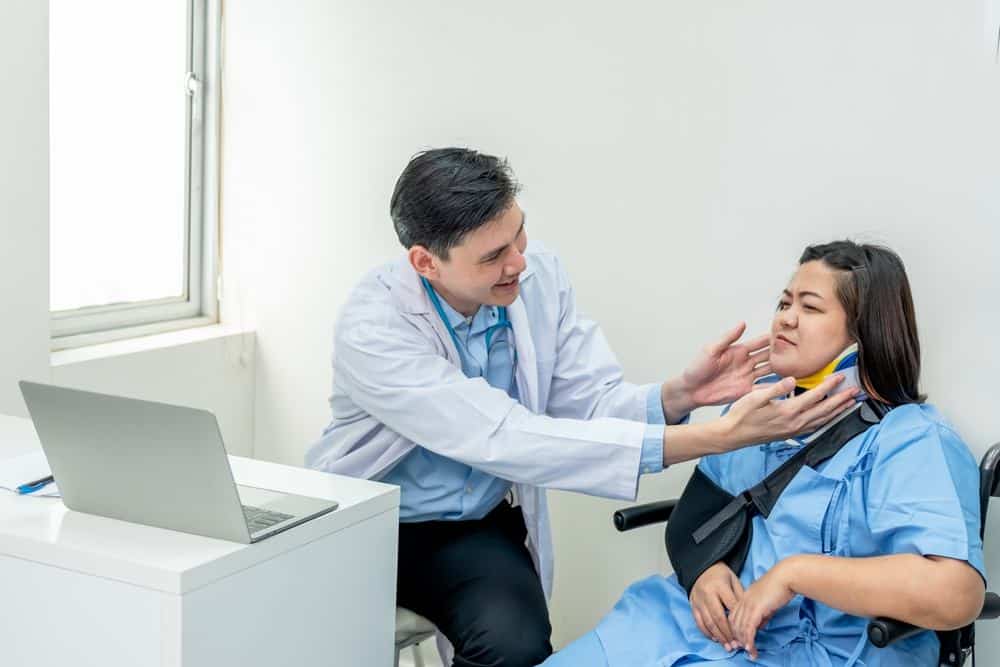 How Chiropractic Care Treats Concussion and Whiplash